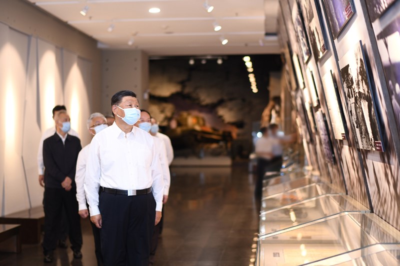 2022年8月16日至17日，中共中央總書記、國家主席、中央軍委主席習(xí)近平在遼寧考察。這是16日下午，習(xí)近平在錦州市考察遼沈戰(zhàn)役紀(jì)念館。 新華社記者 燕雁 攝