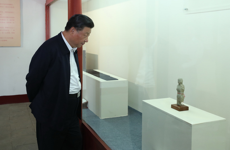 2021年5月12日，習(xí)近平總書記在南陽市考察東漢醫(yī)學(xué)家張仲景的墓祠紀(jì)念地醫(yī)圣祠。 